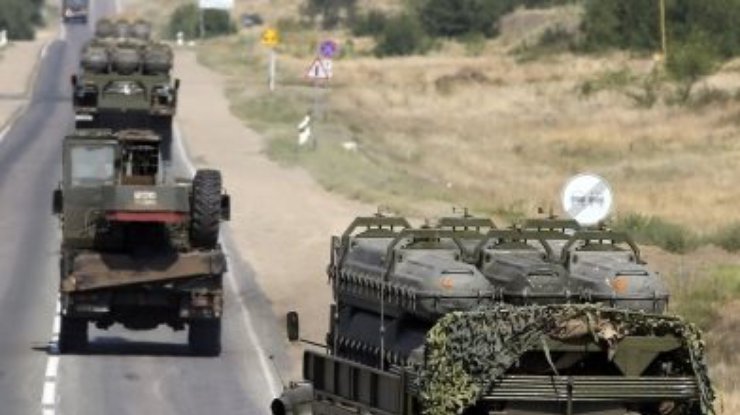 В России за 20 км от границы с Украиной движется колонна с ракетами для "Буков" (фото, карта)