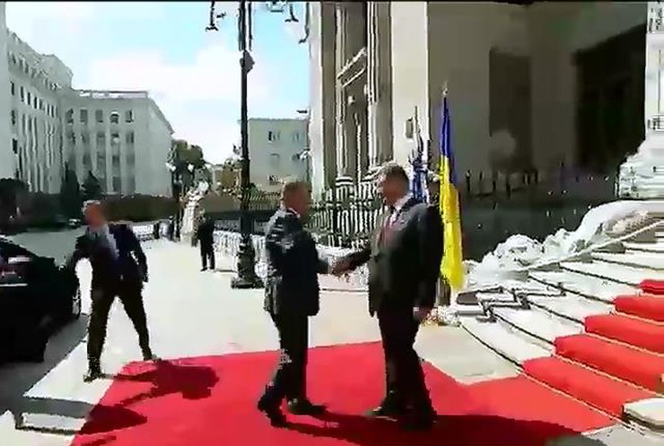 Президент Финляндии посетил Киев для поддержки Украины в борьбе с терроризмом