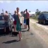 Туристы из России ловят зайцев в очереди на паром в Крым