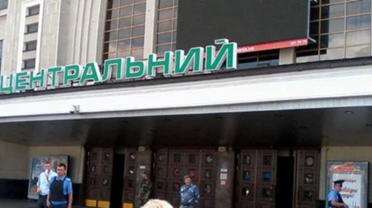 Милиция не обнаружила бомб на Майдане и вокзале