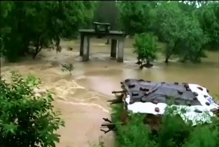 В Індії через потужні зливи затоплено 1500 сіл (відео)