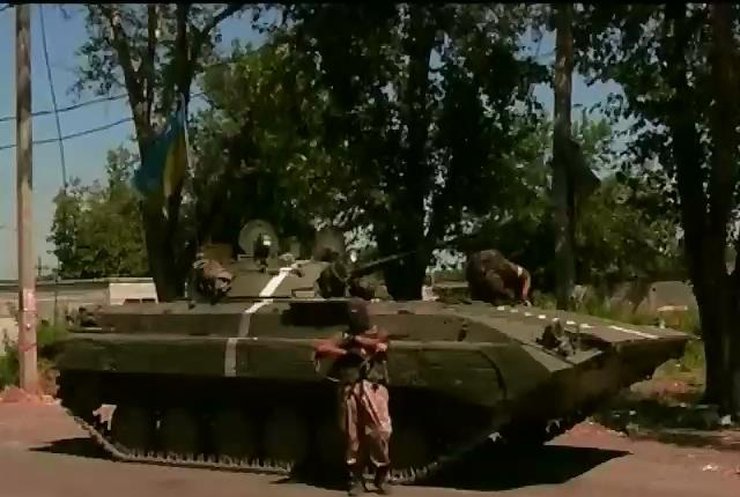 Над райвідділом міліції Луганська підняли прапор України