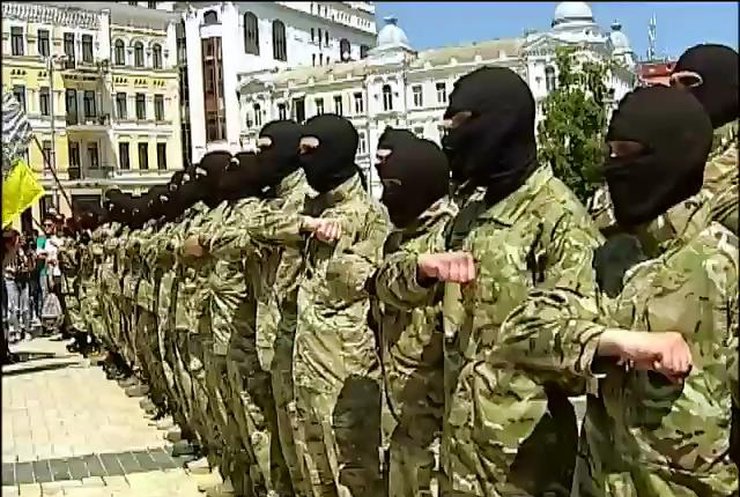 Із Києва в зону АТО вирушили новобранці "Азова"