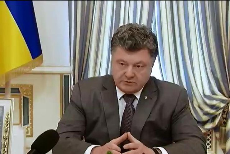 Порошенко поручил перерезать поставку оружия террористам