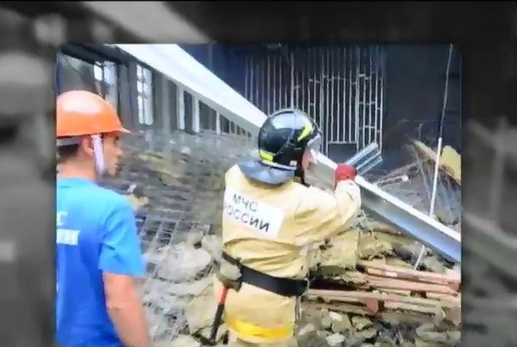 Обвал крыши в кадетском корпусе Севастополя мог произойти из-за спешки (видео)