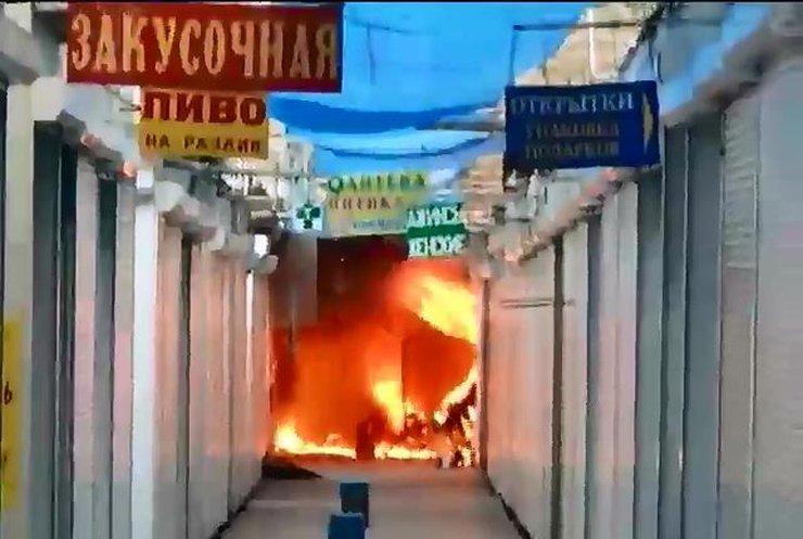 Люди боятся выезжать из Луганска после жестокого обстрела колонны беженцев