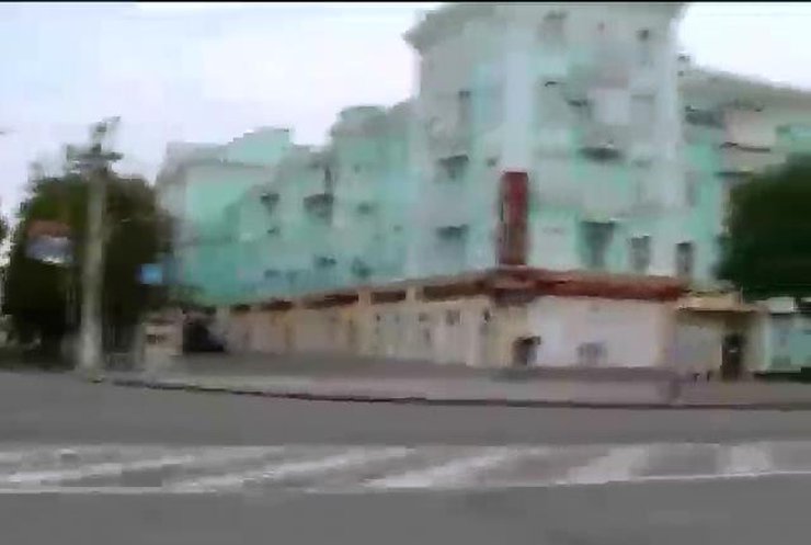 Вулиці Луганська порожні: люди чекають звільнення у підвалах