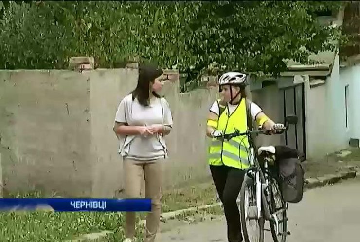 Буковинка Тетяна Сарбо присвятила подорож у 2500 км на велосипеді українським військовим