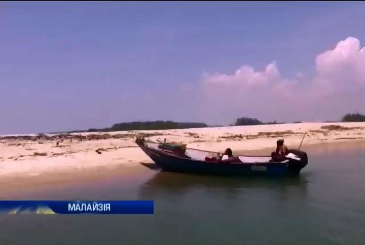 Малазійські рибалки практикують ловлю риби за допомогою слуху (відео)