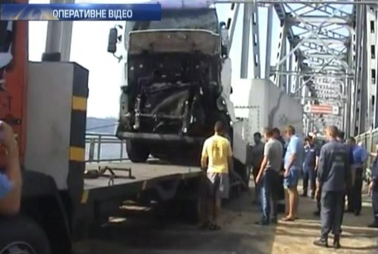 Через зіткнення двох вантажівок у Черкасах утворився 10-кілометровий затор