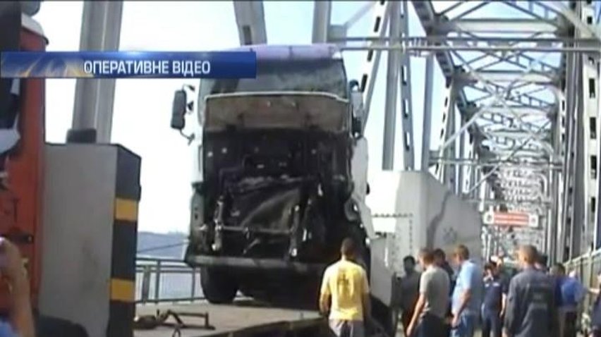 Через зіткнення двох вантажівок у Черкасах утворився 10-кілометровий затор