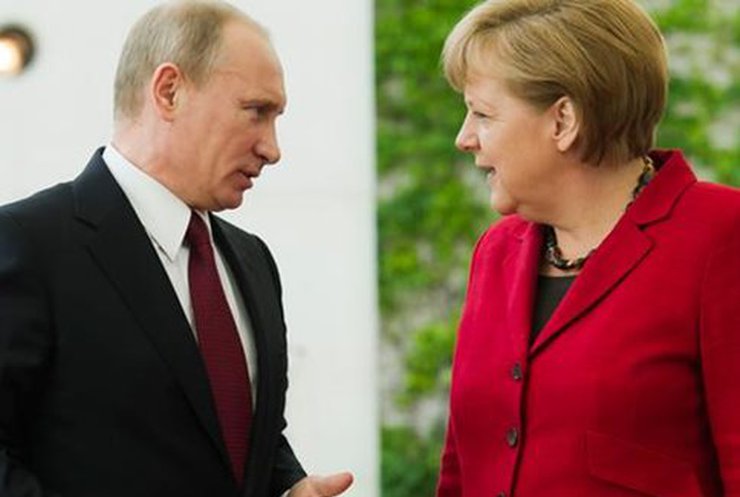 Путин попытался пояснить Меркель отправку конвоя в Украину