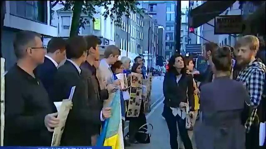 Телеканал Russia Today провел в Лондоне антиукраинскую фотовыставку (видео)