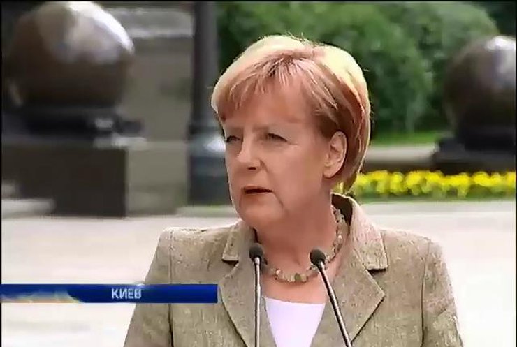 Меркель надеется на мирные переговоры Порошенко и Путина (видео)