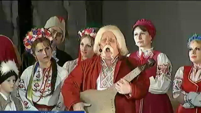 Харківськи актори зіграли "Тараса Бульбу" посеред вулиці (відео)