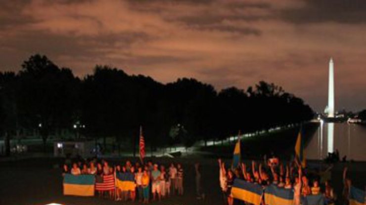 День Независимости Украины в мире: свечи, флаги и парад (фото)