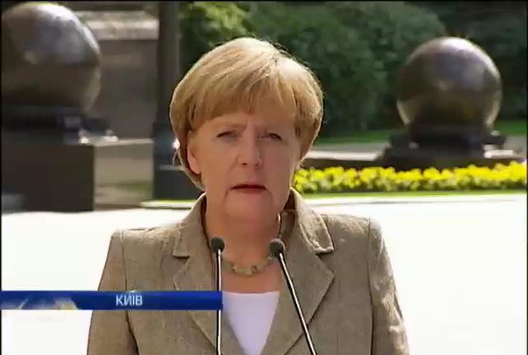 Меркель пояснила, що в Німеччині розуміють під федералізацією України