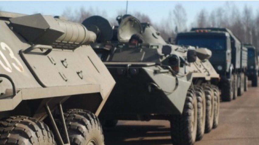 Під Амвросіївкою знищено колону із Росії: "КАМАЗи" зі зброєю та два БТРи (відео)
