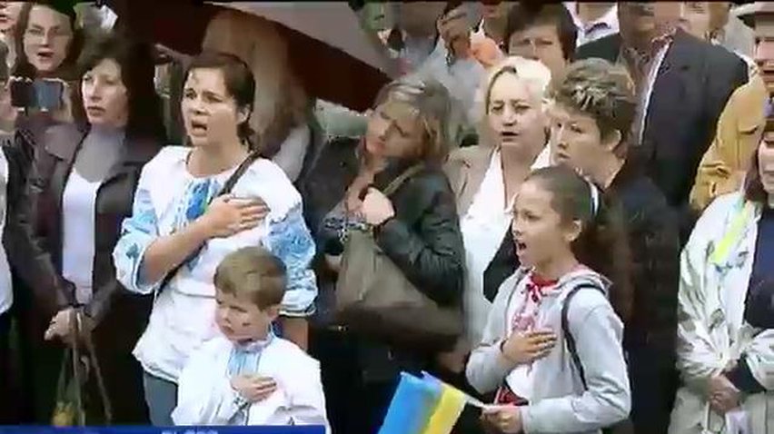 Во Львове в честь Дня независимости прошел патриотический флешмоб