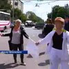 На Прикарпатье матери солдат 5 батальона заблокировали мост (видео)