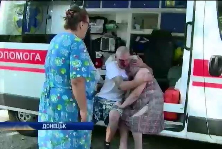 У Донецьку снаряди влучили у палати з тяжкохворими обласної лікарні (відео)