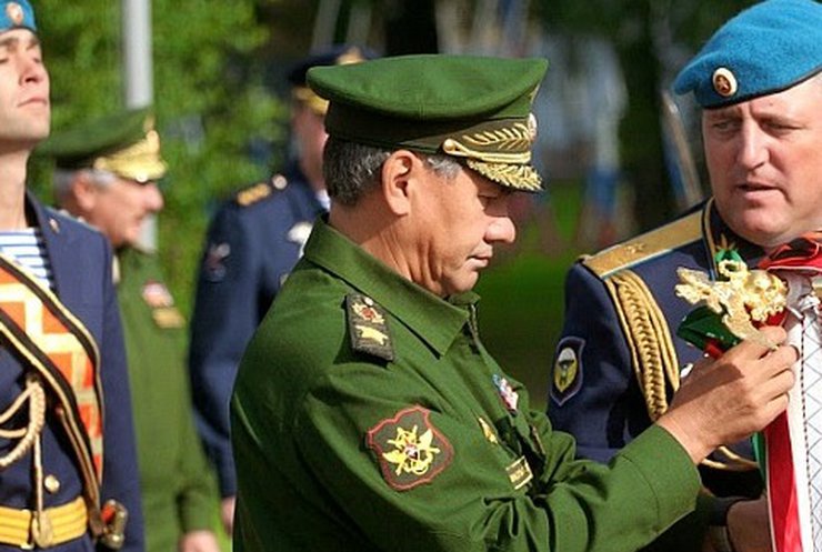 В России боятся обсуждать похороны псковских десантников под страхом расправы