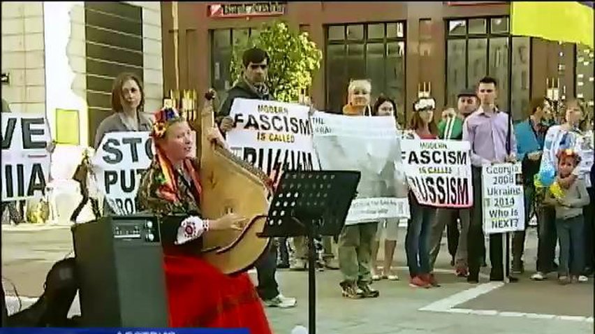Украинцы украсили главную площадь Вены в сине-желтые цвета (видео)