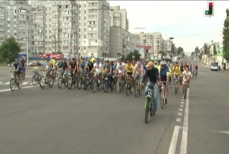 У Кременчуці відбувся патріотичний велопробіг та конкурс вишиванок
