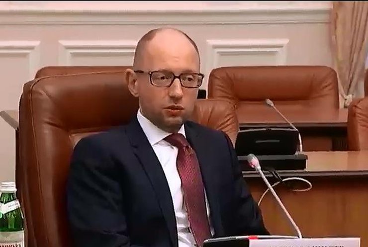 Яценюк просит Запад заморозить российские активы (видео)
