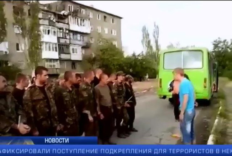 Террористы в Снежном провели очередной "парад позора" (видео)