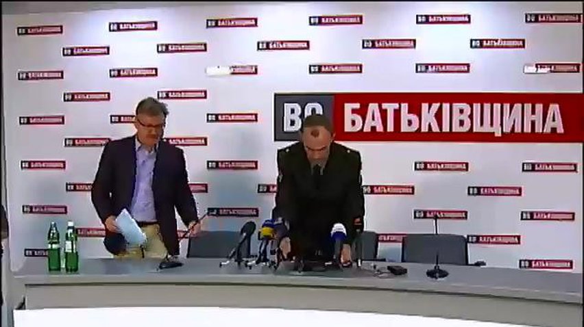 "Батькивщина" требует ввести военное положение