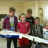 Дети авиамодельного кружка из Ужгорода смастерили военный беспилотник (видео)