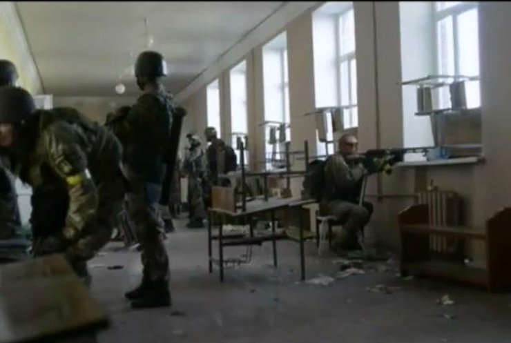 Російські військові примушують здатися в полон українських солдат: екстрений випуск 13:00