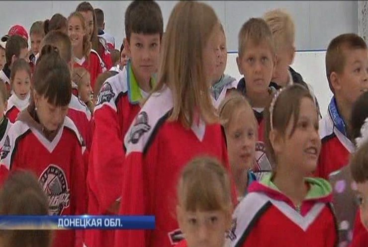 Хокейный клуб "Донбасс" будет бесплатно обучать детей-беженцев