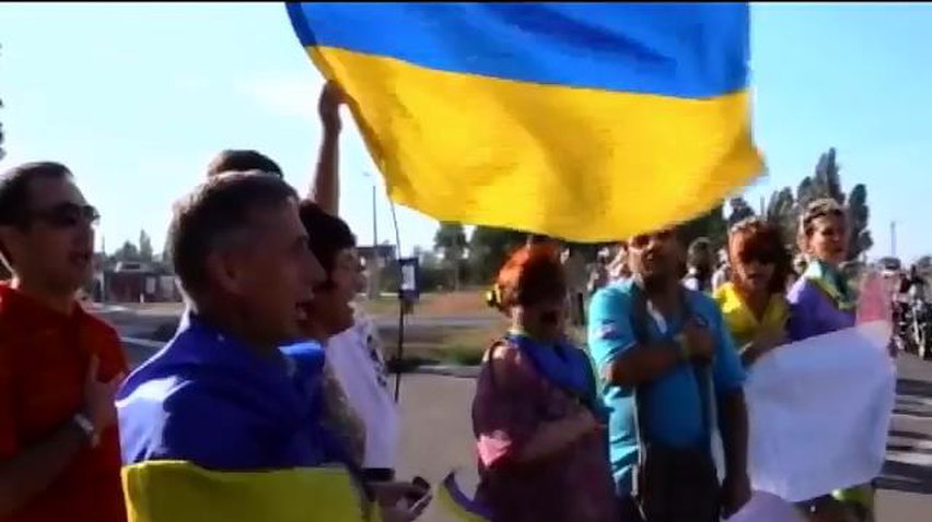 Жители Мариуполя образовали километровую живую цепь: экстренные новости 00:00