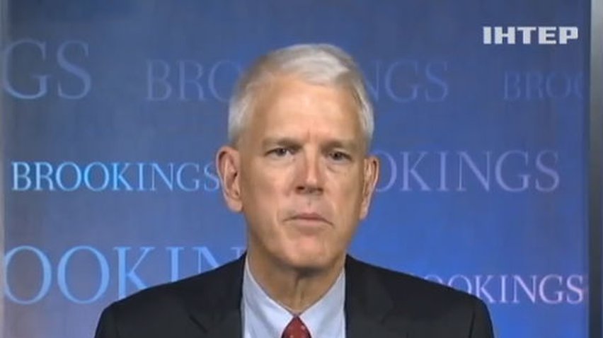 Стивен Пайфер: США может поставить Украине тяжелое вооружение