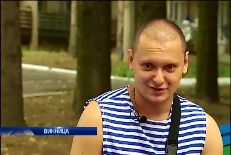 Раненый Владислав Кузнецов спас товарищей ценой собственной руки (видео)