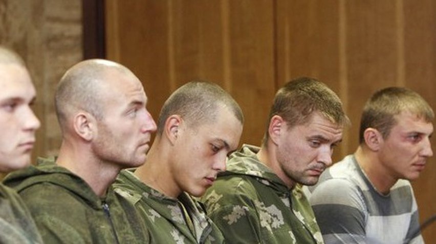 Отпущенные на родину российские десантники не добрались домой (видео)