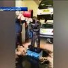 Британець облив себе машинною олією замість холодної води (відео)