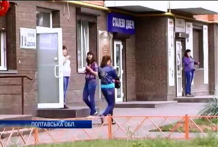 На Полтавщині затримали 2 чорних рієлторів, які ошукували біженців з Донбасу (відео)