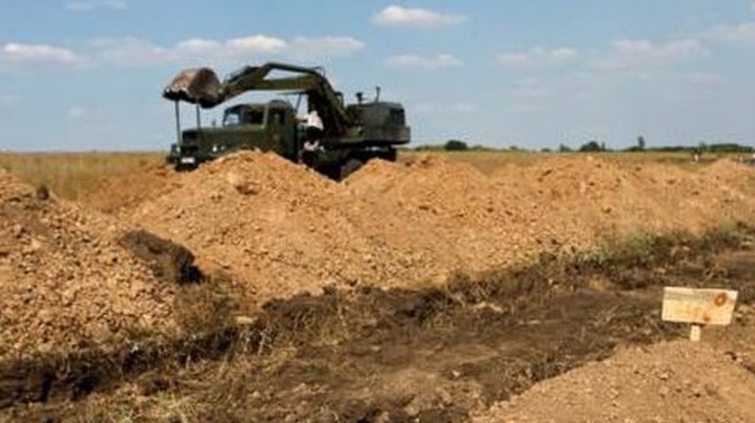 Российские войска ищут места для захоронения своих солдат под Красным Лучом
