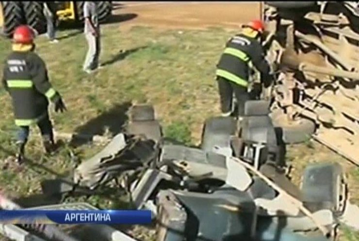 В масштабній ДТП в Аргентині загинуло 11 людей (відео)