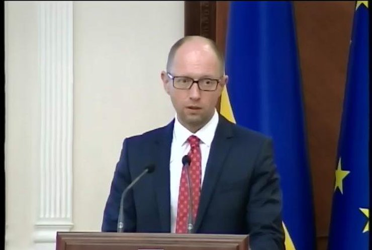 Яценюк заявив про будівницвто нового кордону з Росією