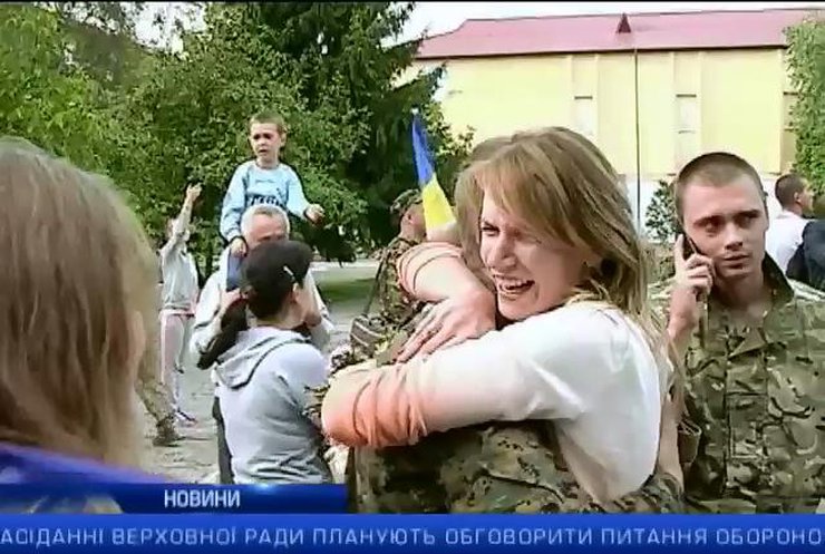 До Львова повернулись 146 бійців, які захищали Луганський аеропорт: спецвипуск за 11:00