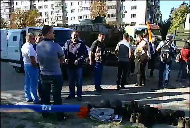 Бійцям "Луганську-1" відправили БРДМ, каски і термоодяг (відео)