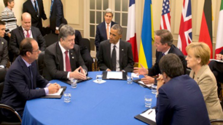 НАТО требует от России вывести войска из Украины и поддерживает санкции