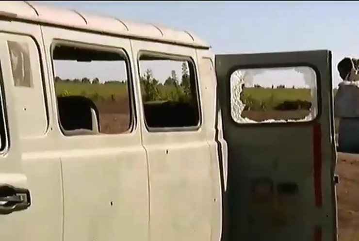 Неподалік Дебальцево терористи обстріляли санітарний автомобіль