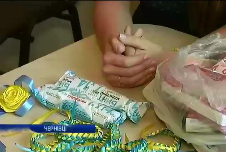 У Чернівцях школярі допомагають військовим ліками і грошима (відео)