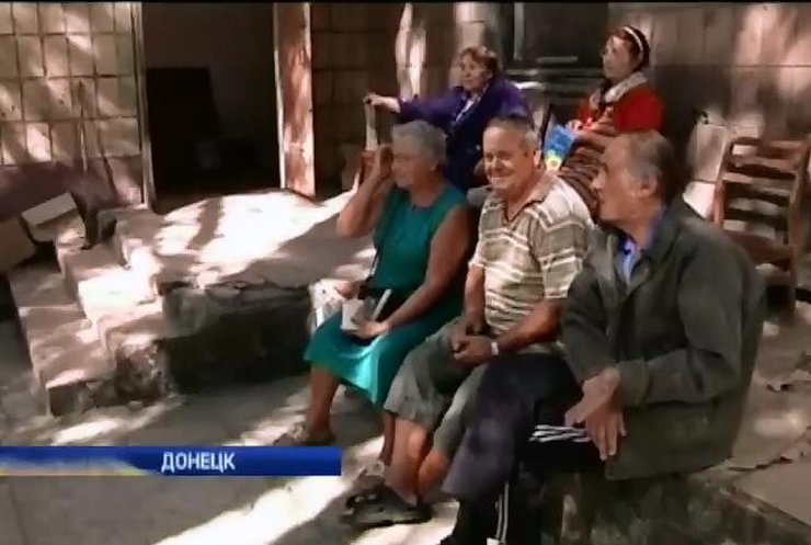 Жизнь под бомбежками: Метель из пепла и мины по дороге домой (видео)