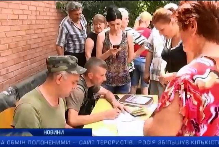 На Донбасі закрили три пункта для біженців через загрозу обстрілів: випуск 17:00